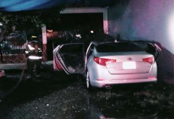 Se quema carro en autolavado de Mazatlán 