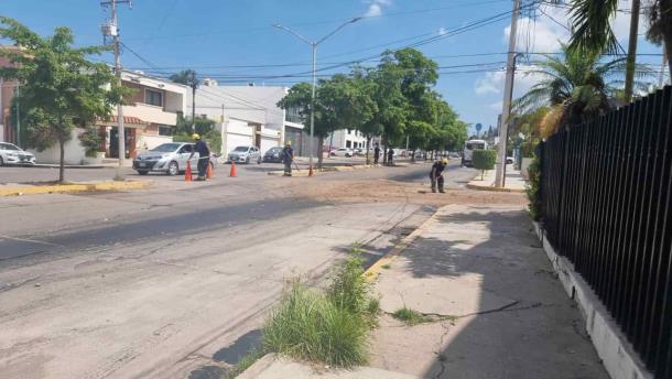 Un derrame de aceite provoca el cierre de calles por la colonia Guadalupe, en Culiacán
