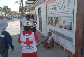 Policía Acuática rescata a dos turistas de ahogarse en playas de Mazatlán
