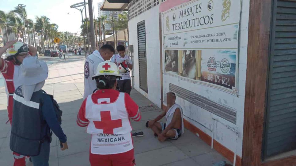 Policía Acuática rescata a dos turistas de ahogarse en playas de Mazatlán