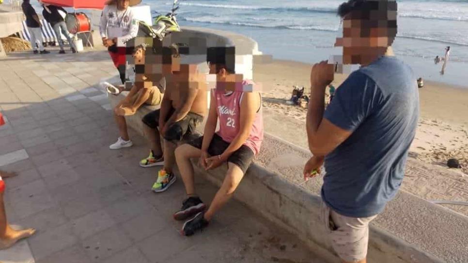 Rescatan a tres sujetos de ahogarse en playas de Mazatlán; uno fue llevado al hospital