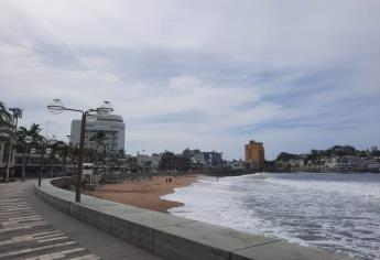 Acusan a Semarnat de «frenar» construcción de baños en playas de Mazatlán