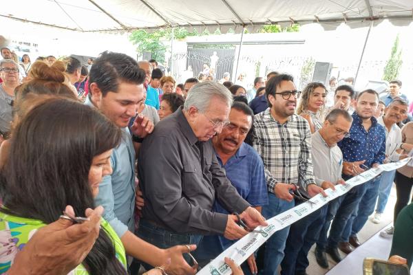 Gobernador y alcalde de Culiacán inauguran pavimentación de calles en colonia Pemex y Ferrocarrilera