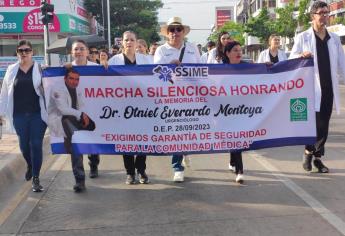 Marchan para exigir justicia por el doctor Otniel Montoya, asesinado en la Clínica Culiacán 