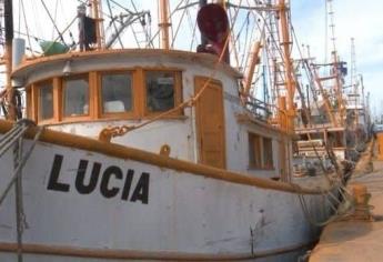 Embarcación a punto de hundirse en el puerto de Mazatlán