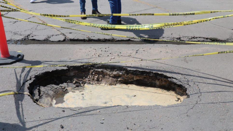 Se abre socavón en avenida La Marina en Mazatlán