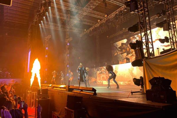 OV7 pone a bailar y deja melancólicos a los asistentes del concierto de Los Mochis