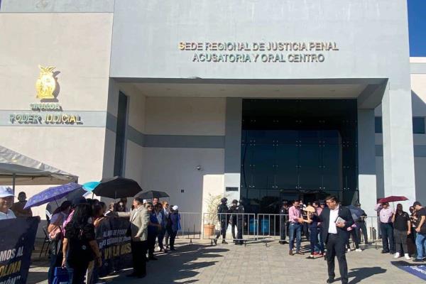 Funcionarios de la UAS destituyeron a su abogados para diferir audiencia, acusa Fiscalía