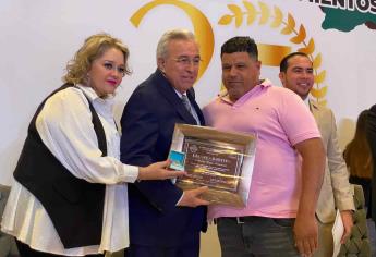 Gobierno de Sinaloa reconoce a trabajadores con 25 años de servicio