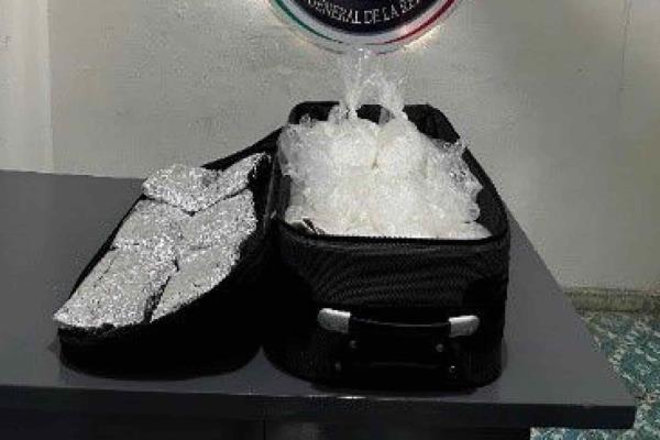 Decomisan 10 kilos de metanfetamina en un autobús de Escuinapa