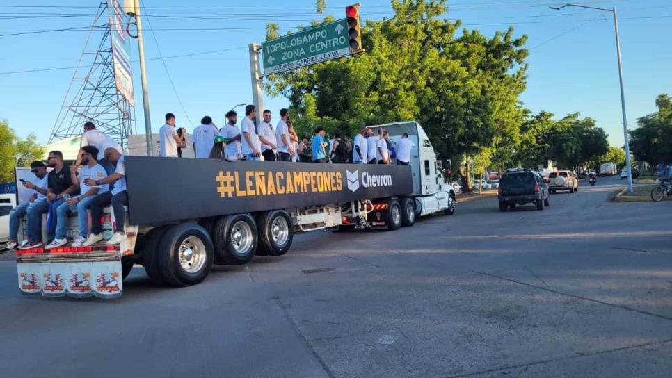 Cañeros de Los Mochis realiza desfile por las principales calles de la ciudad