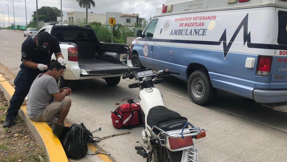 Hombre termina herido luego de accidentarse en su moto en Mazatlán