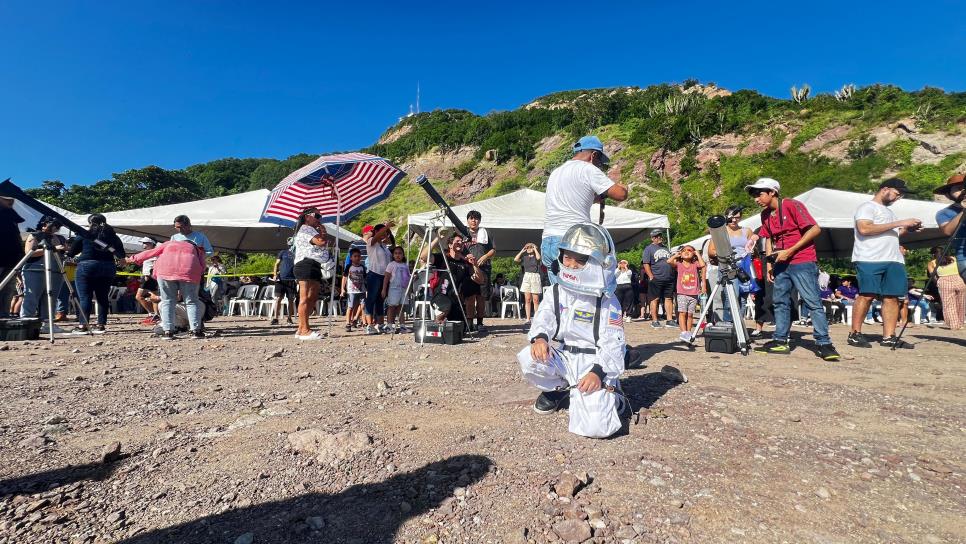 Mazatlán maravillado por el eclipse anular; espectáculo celestial en el Faro de la ciudad