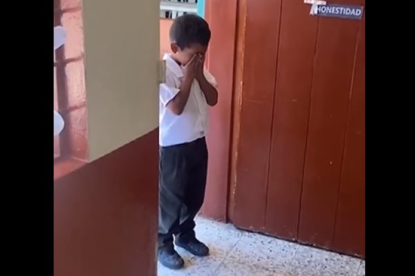 Ricardo Salinas busca a niño que se volvió viral en su cumpleaños; quiere cambiarle la vida