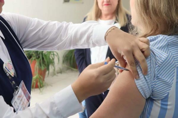 Inicia campaña de vacunación contra Covid-19 e influenza en Sinaloa