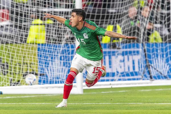 ¡De villano a héroe!, Uriel Antuna comienza a ganarse a la afición mexicana
