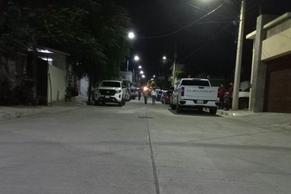 Alcalde de Culiacán entrega pavimentación de calle en Colinas del Humaya
