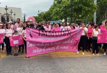 Caminan mujeres mazatlecas para concientizar sobre el cáncer de mama