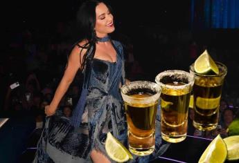 Katy Perry se echa un shot de tequila en concierto en México y así fue su reacción | VIDEO
