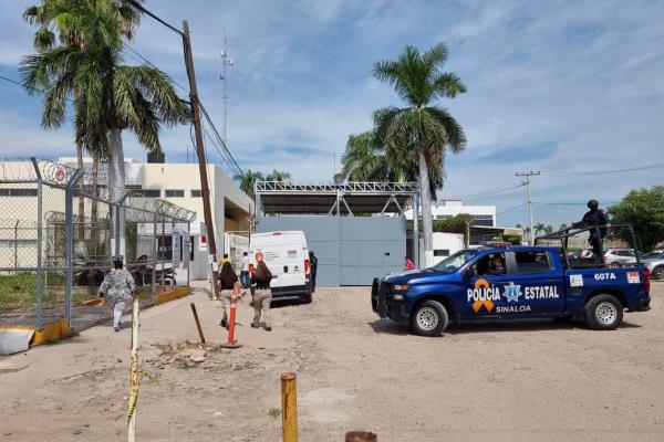 «Revientan» el penal de Culiacán; localizan armas y presunta droga