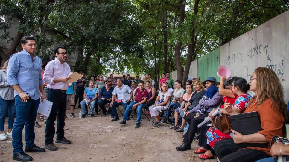 Alcalde de Culiacán se compromete a realizar obras en la Colonia Laureles Pinos