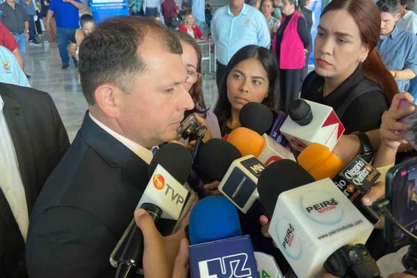 Denuncia Robespierre hostigamiento de la Fiscalía hacia la UAS