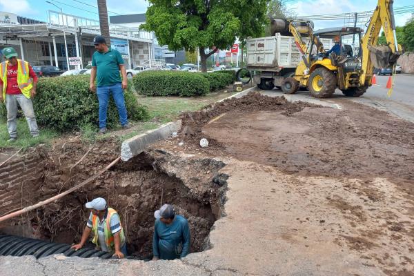 Cierran carril del bulevar Pedro Infante en Culiacán, por reparación del colector pluvial