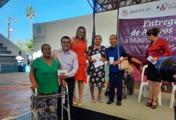 Madres solteras y adultos mayores de Mazatlán reciben 650 mil pesos de apoyo
