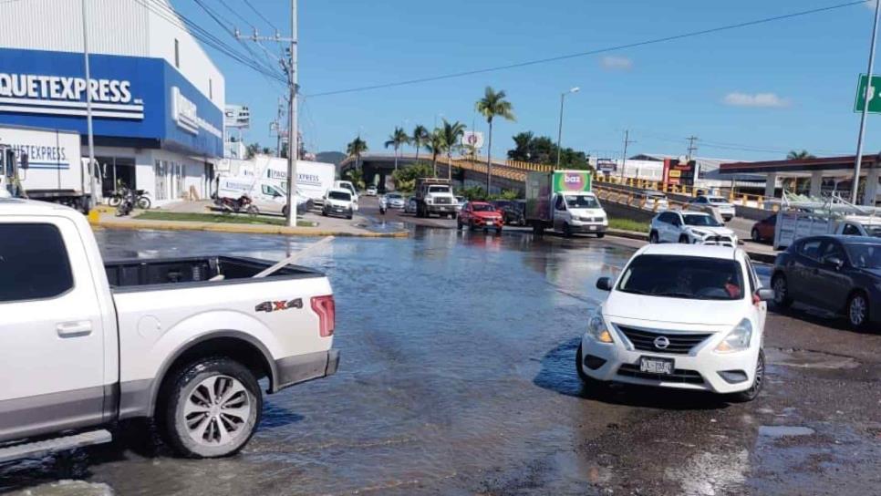 Por reparación de drenaje cierran circulación en fraccionamiento La Joya de Mazatlán