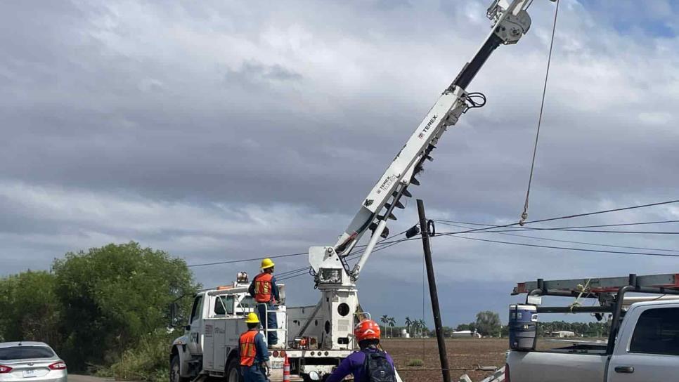 Avanza lentamente la reconexión de energía eléctrica en Los Mochis tras «Norma»