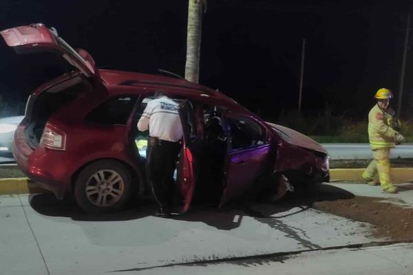 Elemento de la Guardia Nacional choca al intentar burlar el alcoholímetro en Los Mochis