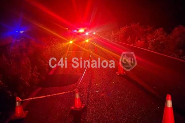 Autoridades alertan por socavón en la carretera libre Mazatlán-Culiacán