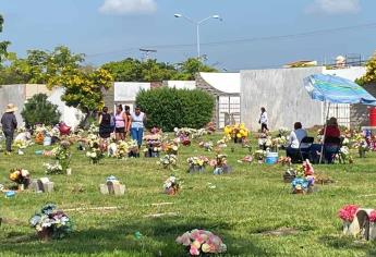 Comienzan las visitas a los panteones en Mazatlán por el Día de Todos los Santos