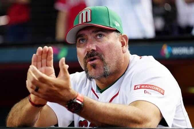 Angels y Padres quieren a Benjamín Gil para ser manager en el 2024