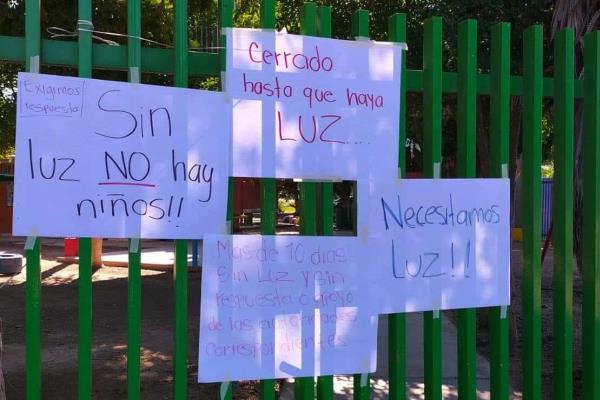 ¡Cerrado hasta que haya luz! Toman kinder en La Arrocera Ahome por problemas eléctricos