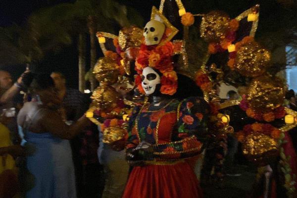 Le dan una probadita de Mazatlán a líderes cruceristas con callejoneada