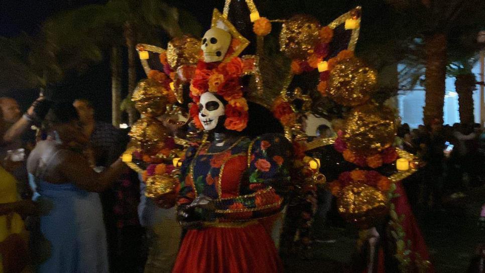 Le dan una probadita de Mazatlán a líderes cruceristas con callejoneada