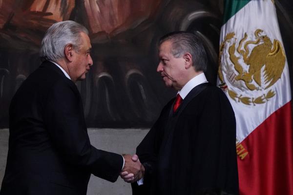 AMLO acepta la renuncia de Arturo Zaldívar a la SCJN: «que le vaya bien»