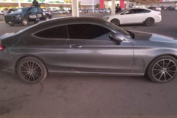 Policías Estatales del Grupo Élite recupera un Mercedes Benz con reporte de robo