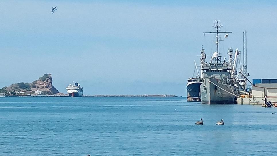 Cierra el puerto de Mazatlán a las actividades de playas por rachas de vientos