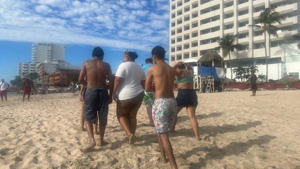 Policía Acuática rescata a cuatro turistas en Mazatlán