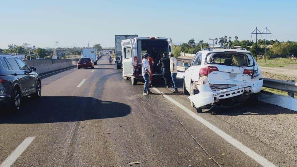 Tráiler choca a una mujer en Juan José Ríos y la deja lesionada