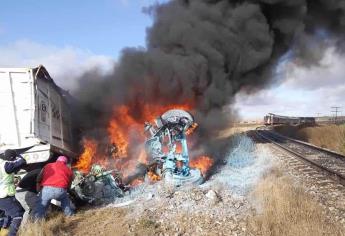 El tren Chepe embiste un camión de carga y deja un saldo de dos fallecidos y un herido