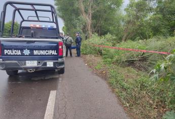 Conductor de un Toyota perdió la vida tras salirse de la carretera y volcar en Cuatro Caminos, Guasave