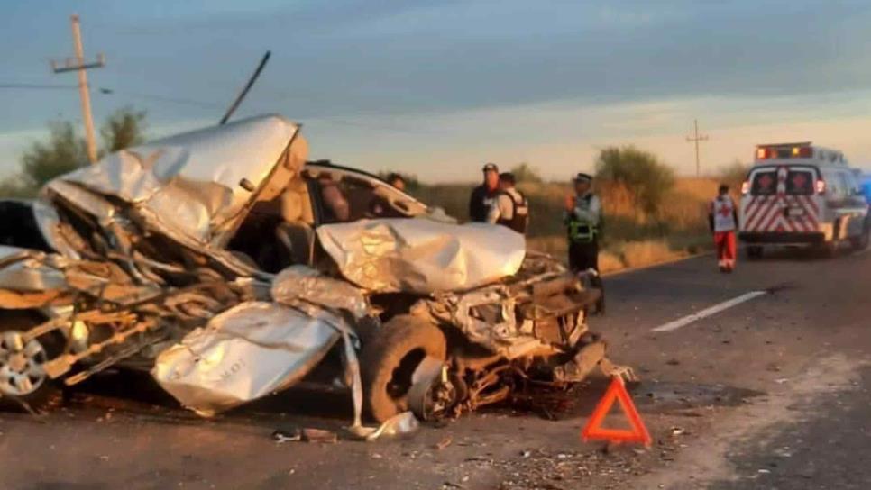 Conductor se salva de milagro tras chocar contra un tráiler en El Desengaño, Ahome