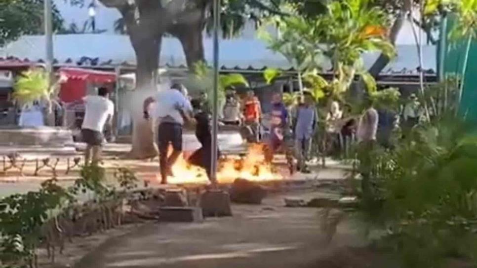 Hasta fuego prendieron en el pleito de la Feria del Libro de Culiacán 