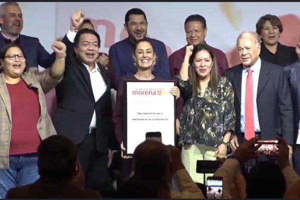 Claudia Sheinbaum recibe su constancia como precandidata única de la 4T por la Presidencia