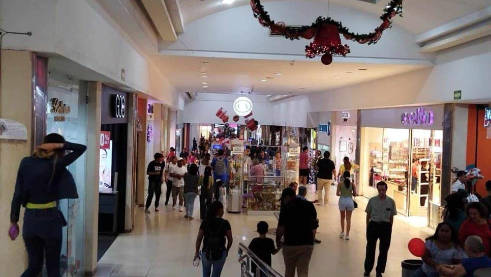 Mazatlecos responden al Buen Fin y abarrotan plazas comerciales 