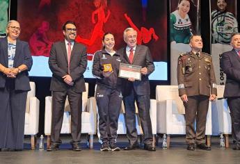Rubén Rocha Moya otorga reconocimiento a ganadores del Premio Estatal del Deporte