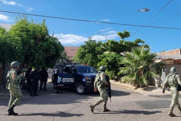Dos helicópteros de la Marina sobrevuelan la colonia Santa Fe en Culiacán